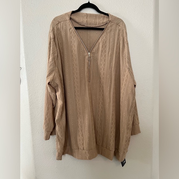 NWT SHEIN Textured Geometric Detail Zip Neck Lightweight Blouse Size 28/30 - Picture 2 of 5